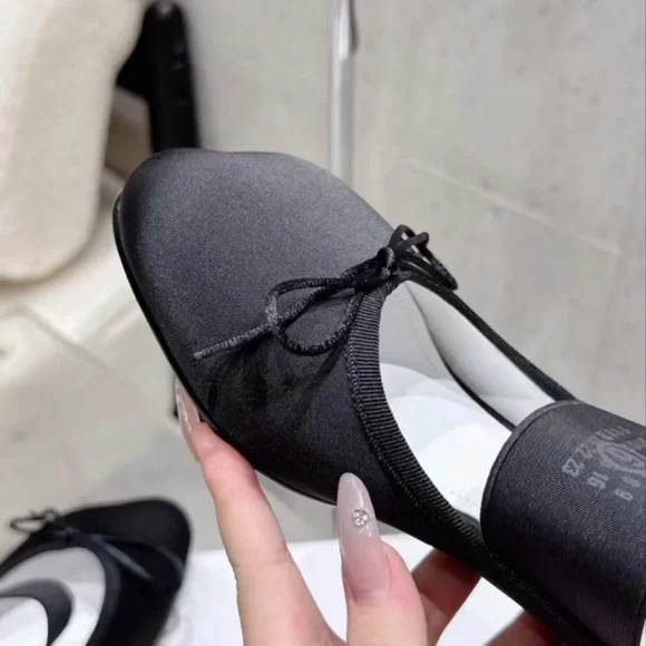 MM6 Maison Martin Margiela Black Mary Jane Block Heel Mules with Bow - Picture 7 of 9